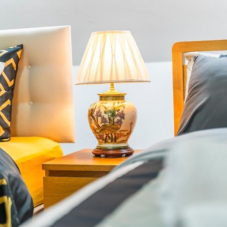 Exquisite 2-Bedroom Penthouse-Sleeps 7-Free Parking With Workstations & High-Speed Wifi เบอร์มิงแฮม ภายนอก รูปภาพ