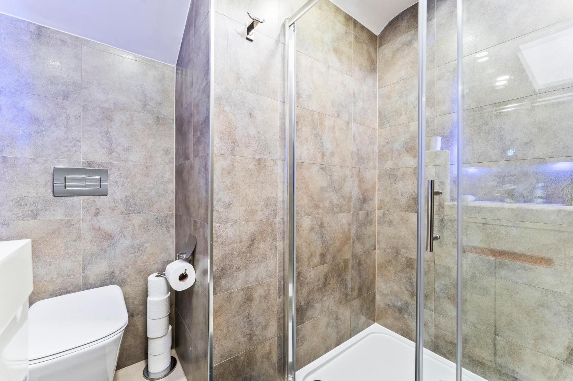 Exquisite 2-Bedroom Penthouse-Sleeps 7-Free Parking With Workstations & High-Speed Wifi เบอร์มิงแฮม ภายนอก รูปภาพ