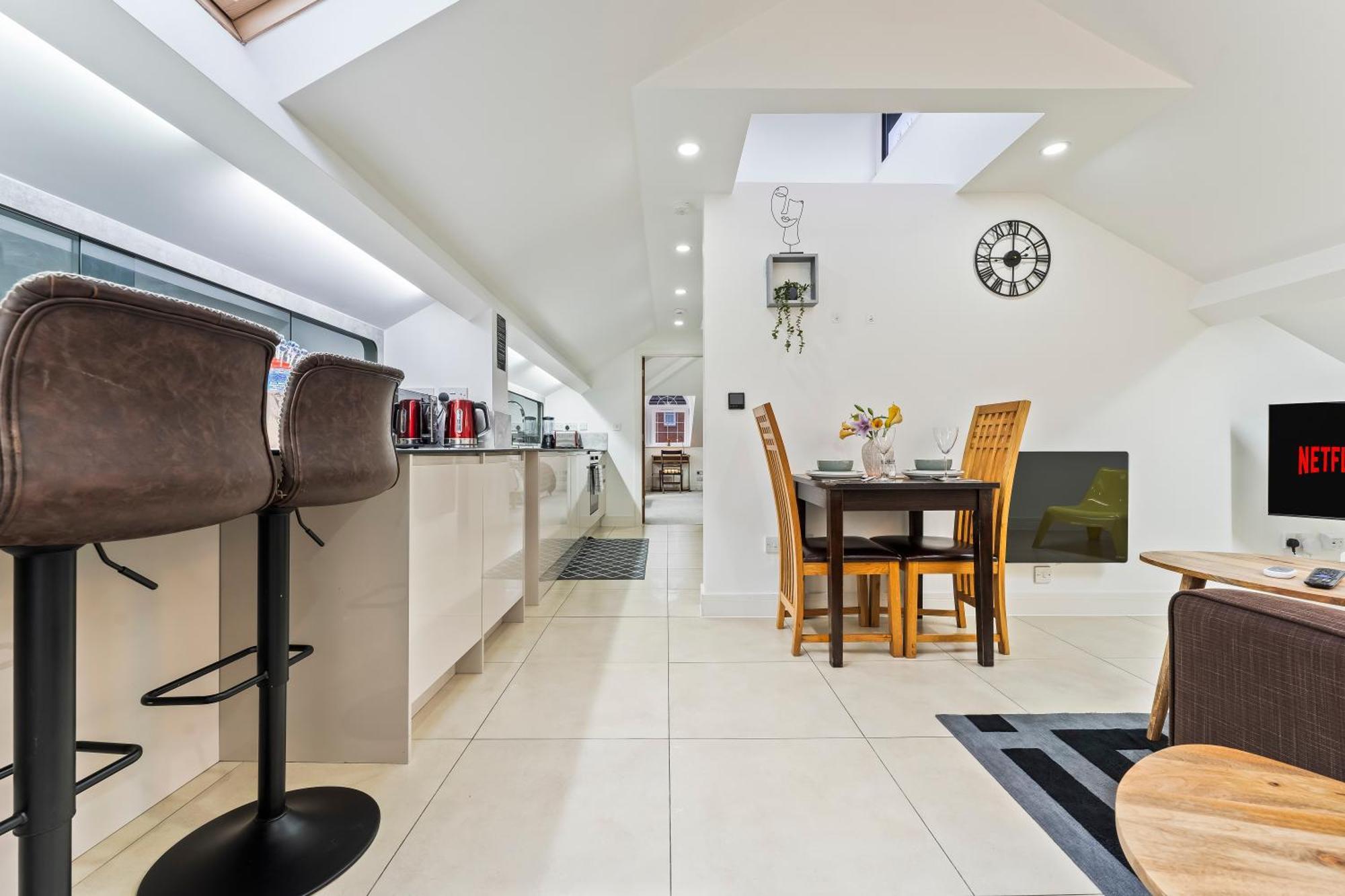 Exquisite 2-Bedroom Penthouse-Sleeps 7-Free Parking With Workstations & High-Speed Wifi เบอร์มิงแฮม ภายนอก รูปภาพ