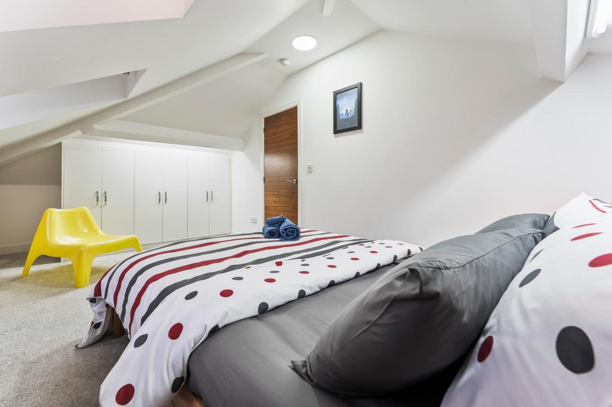Exquisite 2-Bedroom Penthouse-Sleeps 7-Free Parking With Workstations & High-Speed Wifi เบอร์มิงแฮม ภายนอก รูปภาพ